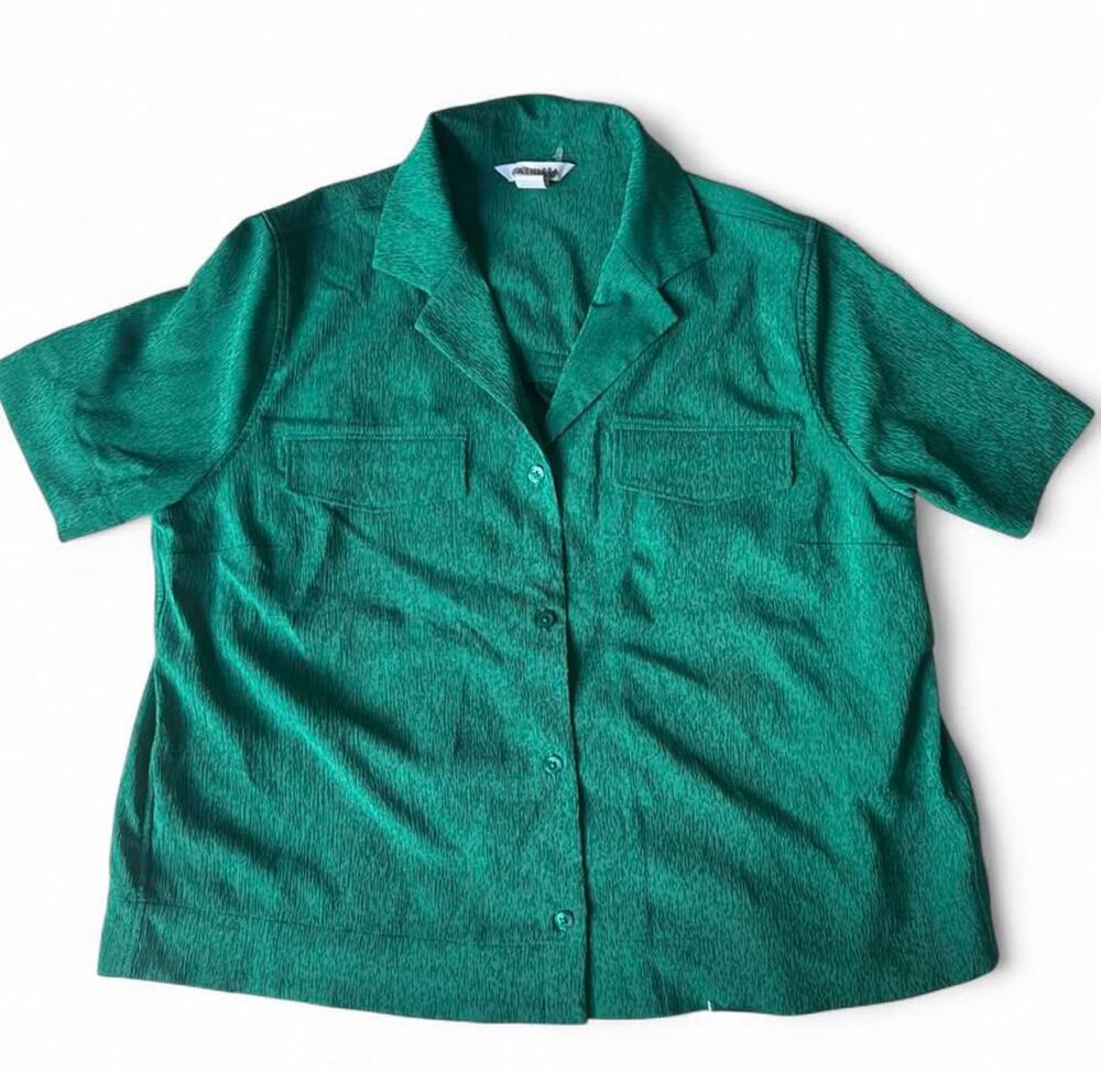 Women's Athleta Green Textured Short Sleeve Button Down Shirt Medium